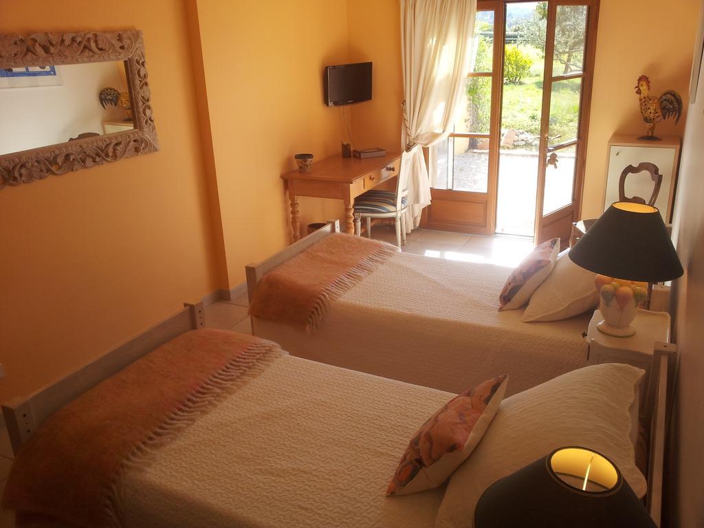 Bed and Breakfast Lamanderie En Provence à Alleins Chambre photo